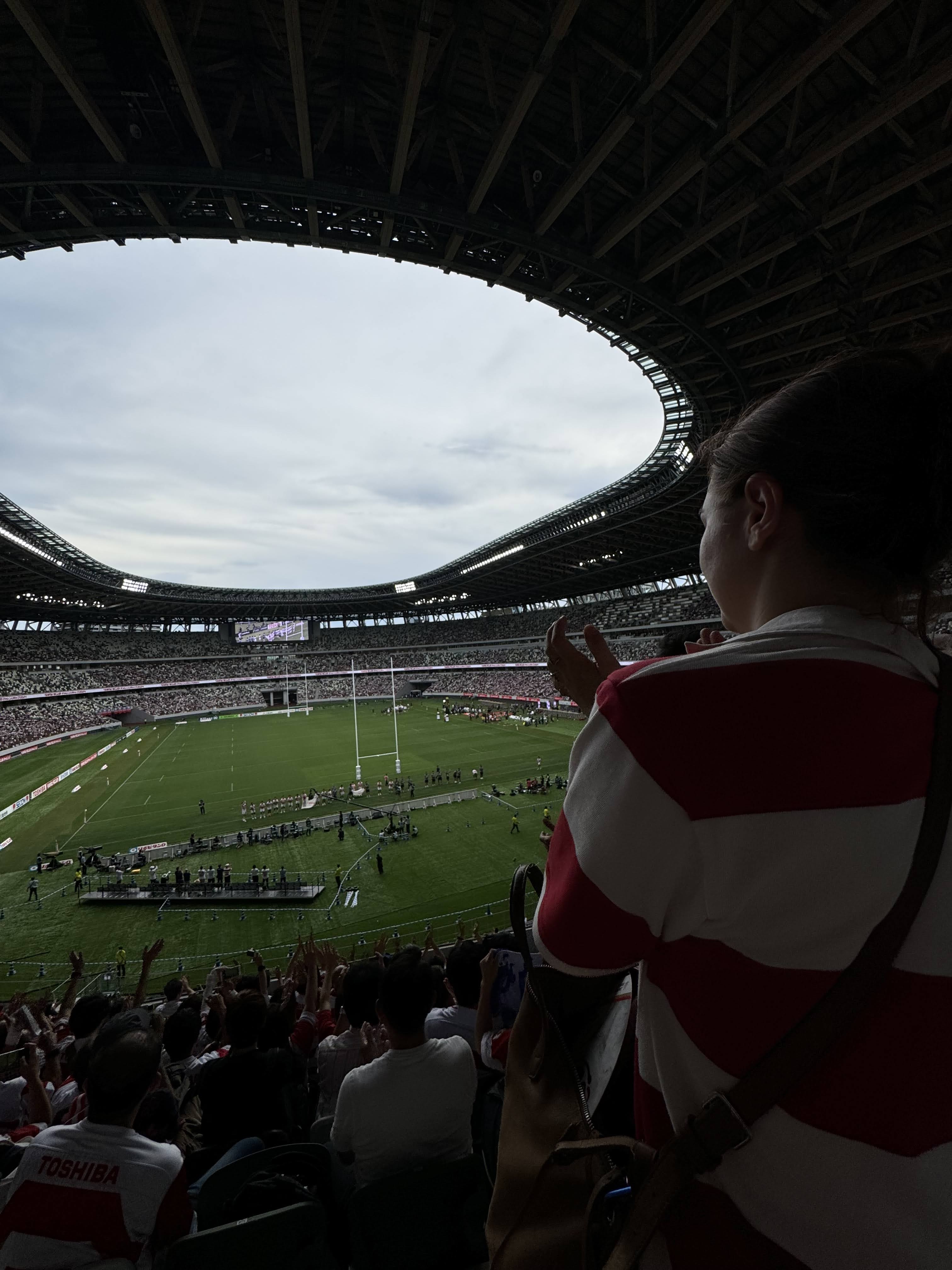 Chlo&eacute; applauds the players at the rugby 